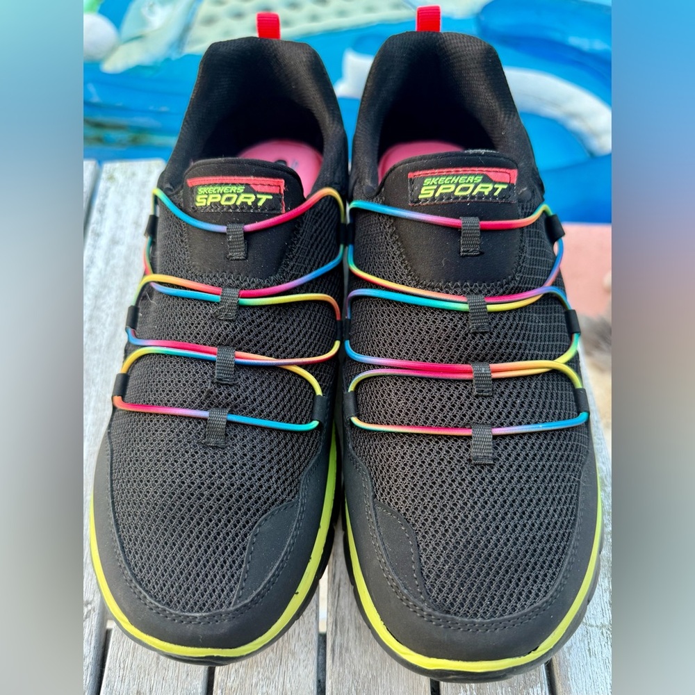 Skechers Synergy Loving Life Sneaker Women's 11~NEW - Picture 2 of 7